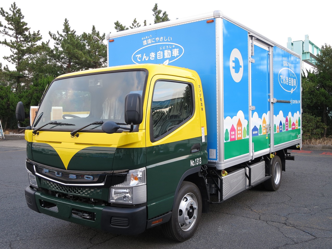 カンダホールディングスに電気小型トラック「eCanter」を納車