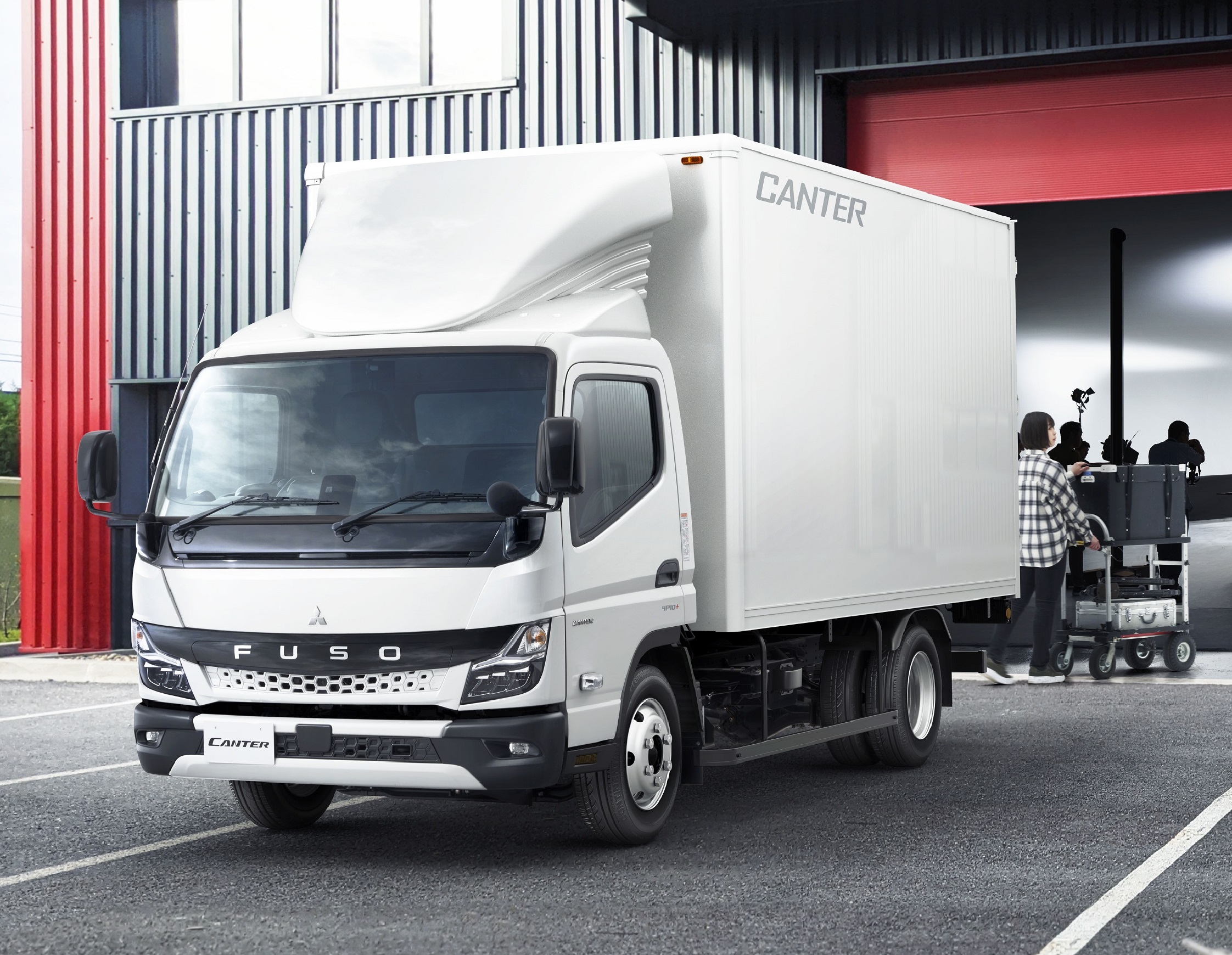 Mitsubishi Fuso Launches The New Light duty Canter Truck In Japan Mitsubishi Fuso Launches The New Light duty Canter Truck In Japan