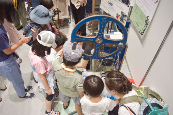 リサイクルラボの体験の様子1