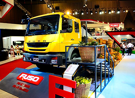 Medium-heavy-duty FJ truck (Vietnam Motor Show 2015)